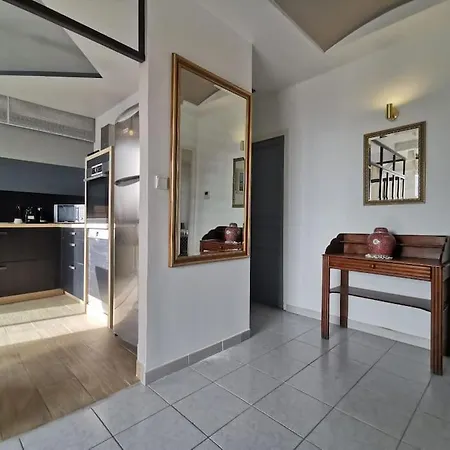 Boulevard De Geneve Apartment