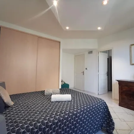 Boulevard De Geneve Apartment